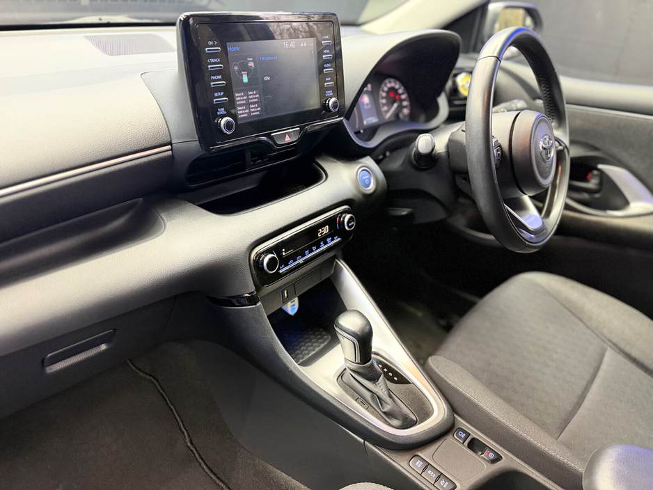 2021 Toyota Yaris - image 19