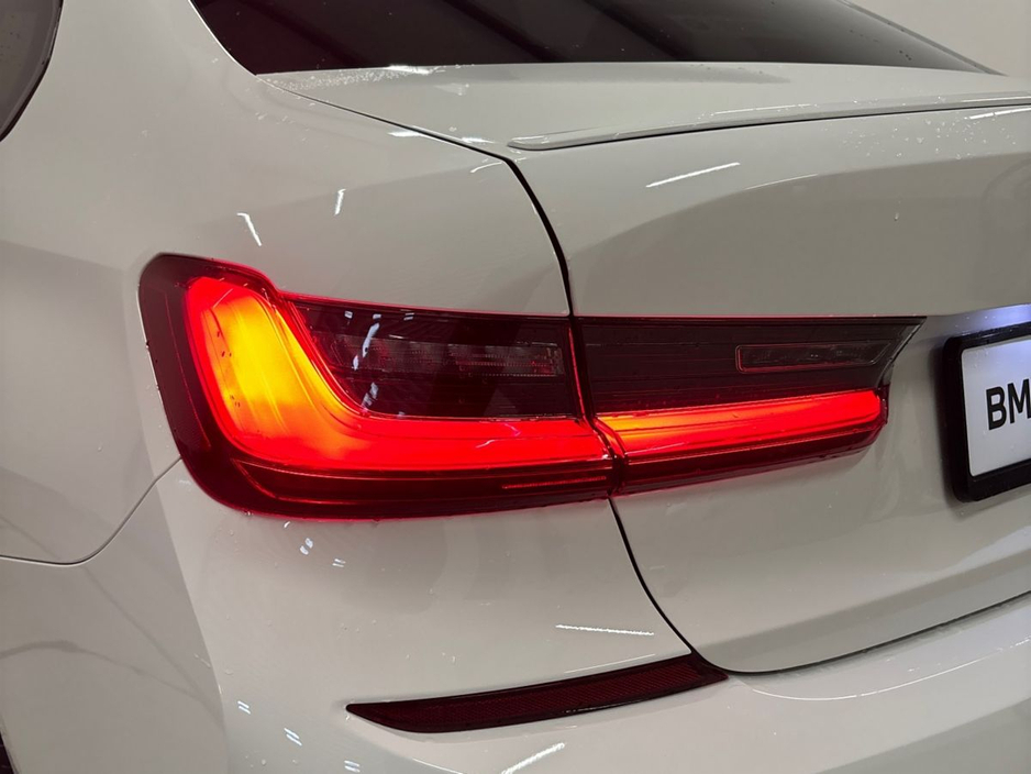 2022 BMW 3 Series - image 20
