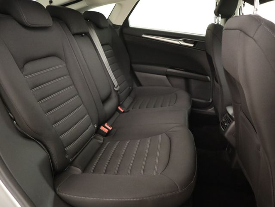 2020 Ford Mondeo - image 13