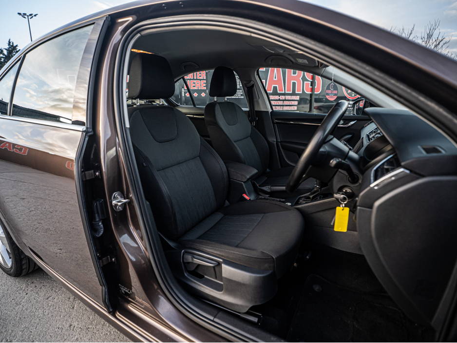 2018 Skoda Octavia - image 28