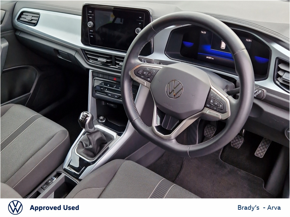 2023 Volkswagen T-Roc - image 8