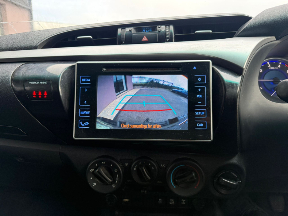 2018 Toyota Hilux - image 11