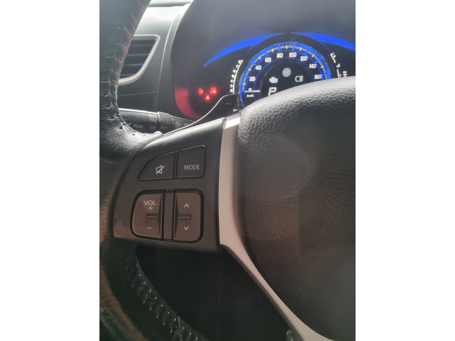 2014 Suzuki Swift - image 15