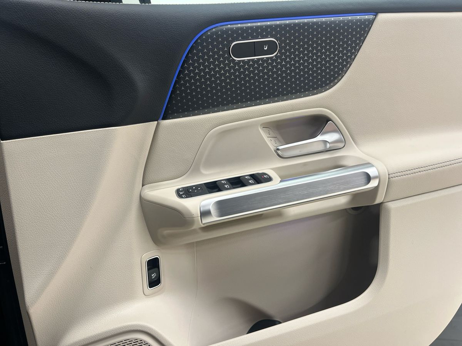 2025 Mercedes-Benz GLB - image 18