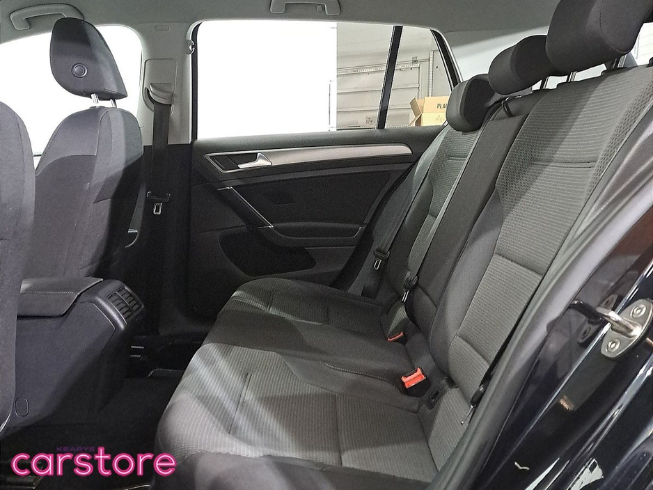 2016 Volkswagen Golf - image 10