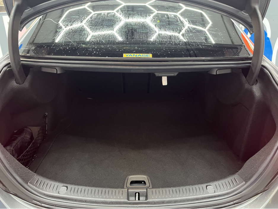 2018 Mercedes-Benz E Class 2018 MERCEDES-BENZ E220D AVANTGARDE 2.0 AUTOMATIC / CRUISE CONTROL / 360° PARKING CAMERA / ELECTRIC MEMORY HEATED FRONT AND REAR SEATS / PADDLE SHIFTERS / APPLE CARPLAY / AMBIENT LIGHTS