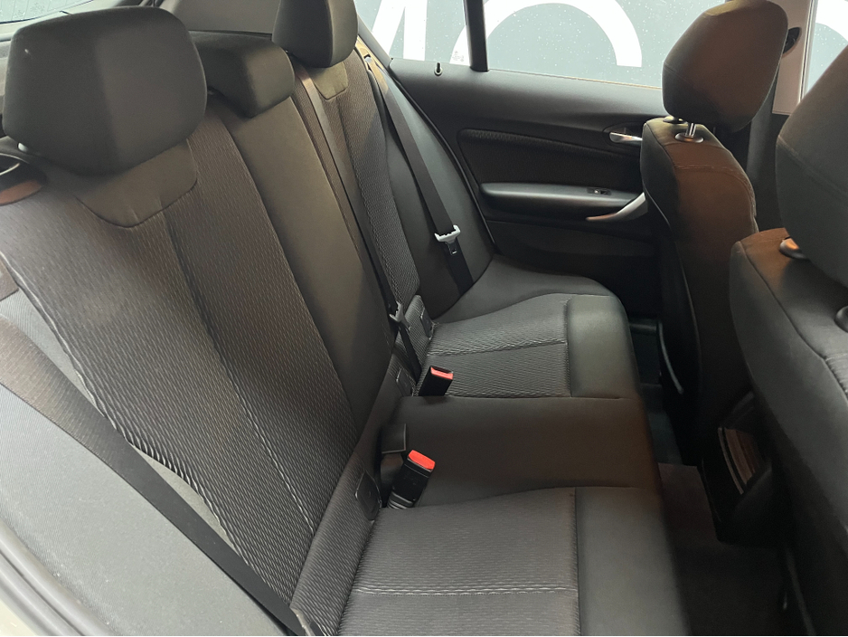 2015 BMW 1 Series 2015 BMW 116I 1.6 AUTOMATIC / CRUISE CONTROL / REVERSE CAMERA AND MORE