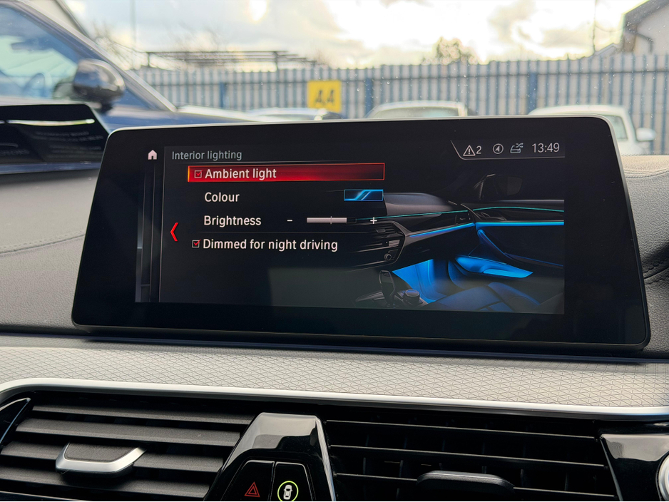 2018 BMW 5 Series - image 24