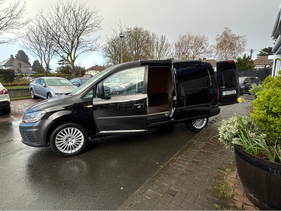 2020 Volkswagen Caddy - image 27