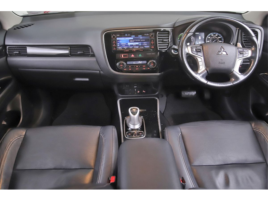 2017 Mitsubishi Outlander - image 13