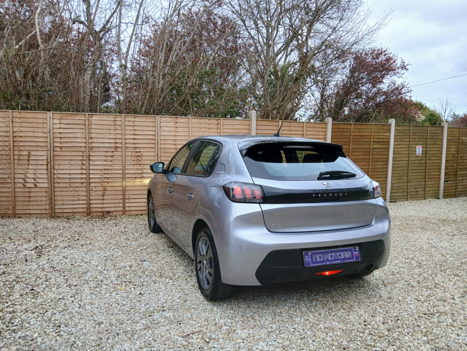 2022 Peugeot 208 - image 8