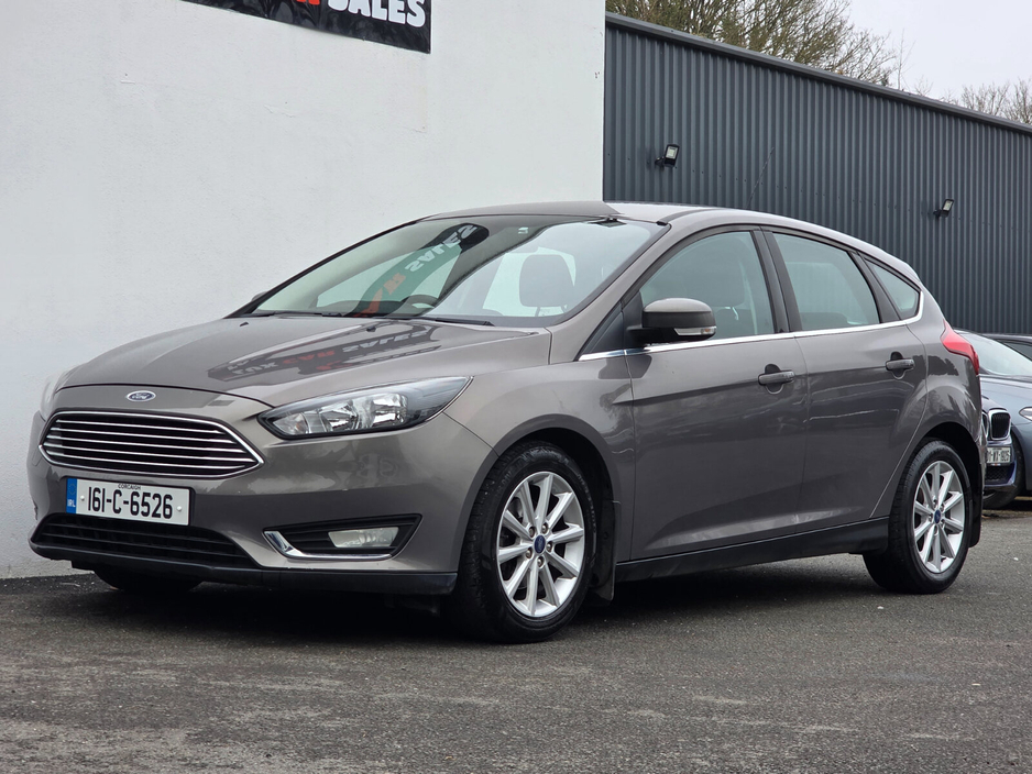 2016 Ford Focus - image 12