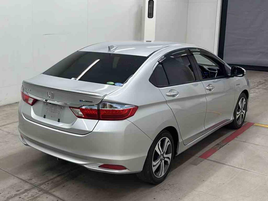 2016 Honda Grace - image 3