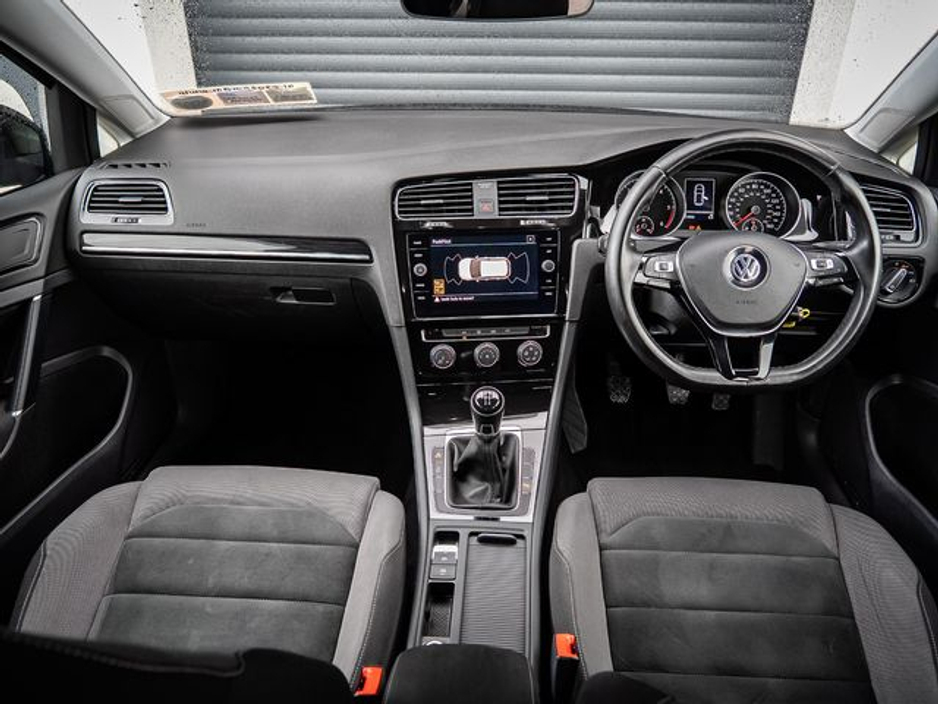 2019 Volkswagen Golf - image 8