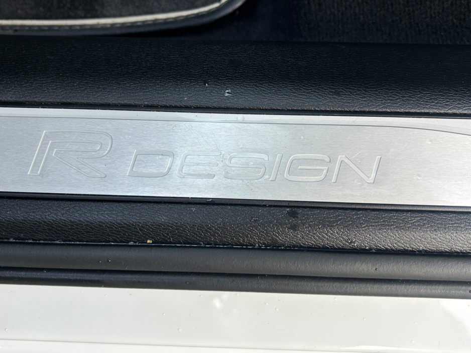 2020 Volvo XC60 - image 25