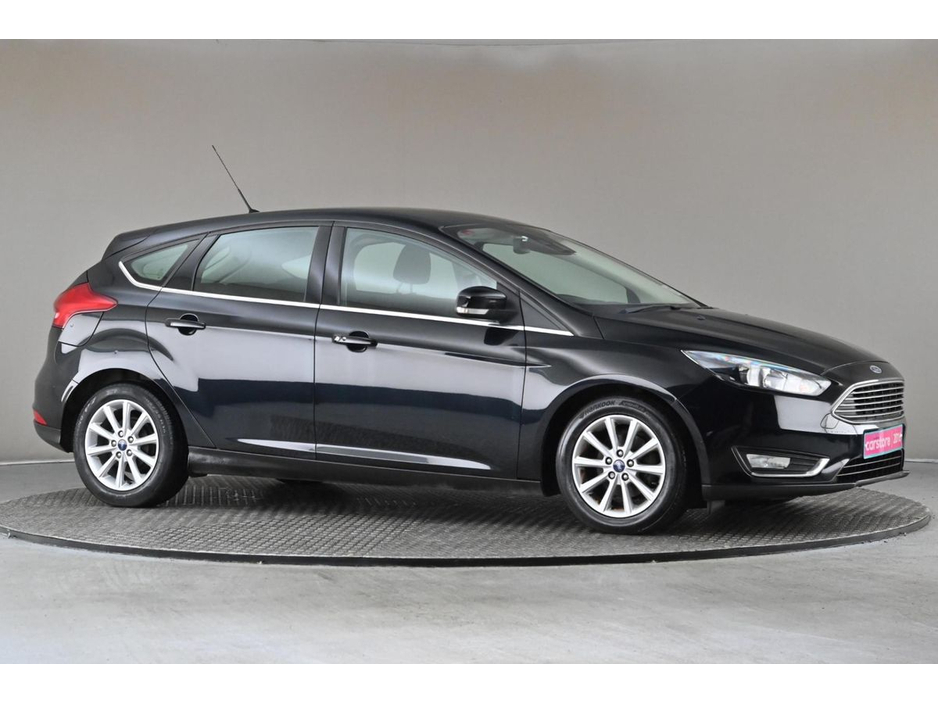 2016 Ford Focus - image 12