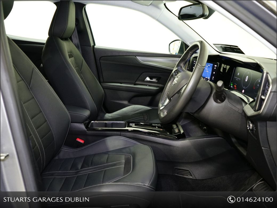 2023 Opel Mokka E EliteELECTRIC AND HEATED MIRRORS, KEYLESS ENTRY AND START, LED HEADLIGHTS, REVERSING CAMERA AND PARKING SENSORS, LEATHER UPHOLSTERY, €19,945