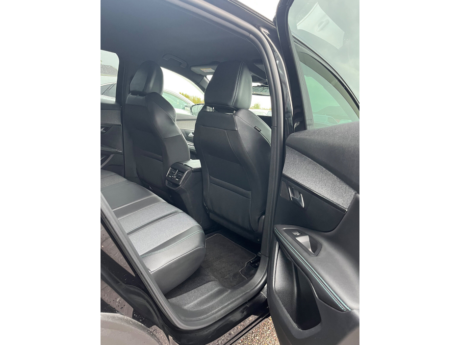 2023 Peugeot 3008 1.2 PureTech 130bhp Auto 6.4 Allure