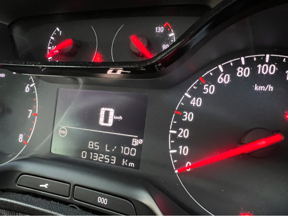 2024 Opel Crossland X **Only 14,000 Kms** Best Value As New 2024 Opel Crossland Diesel Apple Car Play Rear View Camera www.bolands.ie Est.1955 €21,950