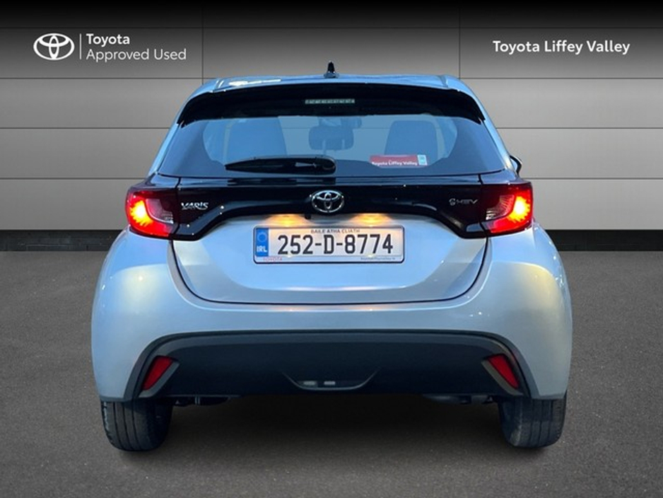 2025 Toyota Yaris - image 4