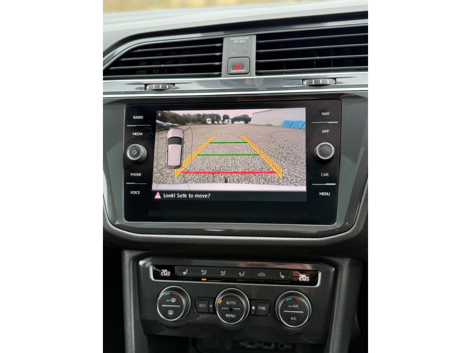 2020 Volkswagen Tiguan - image 14