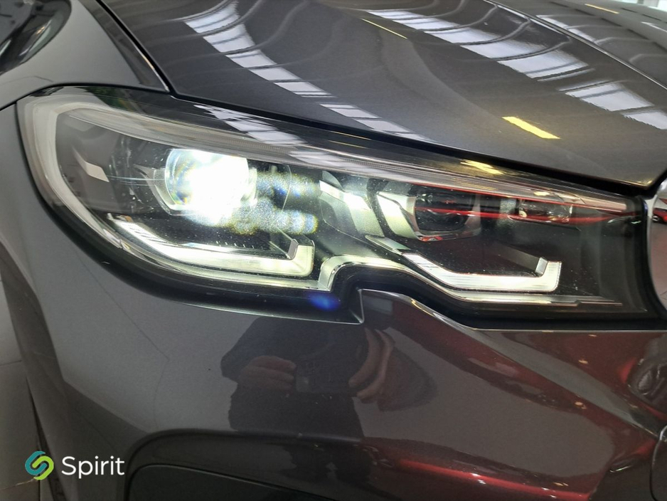 2022 BMW 3 Series - image 21