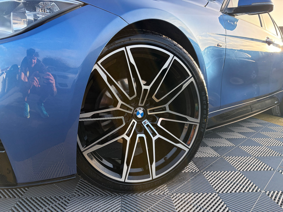 2014 BMW 3 Series - image 2