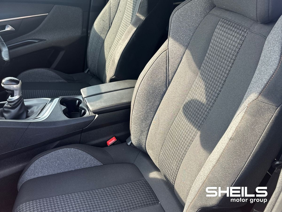 2021 Peugeot 5008 - image 5