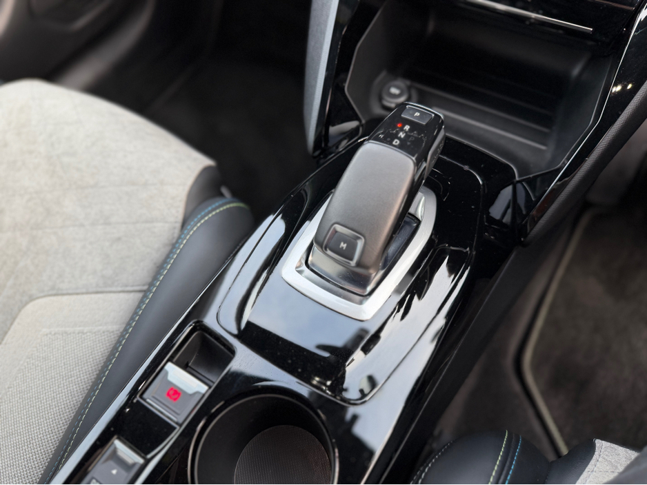 2020 Peugeot 208 - image 28