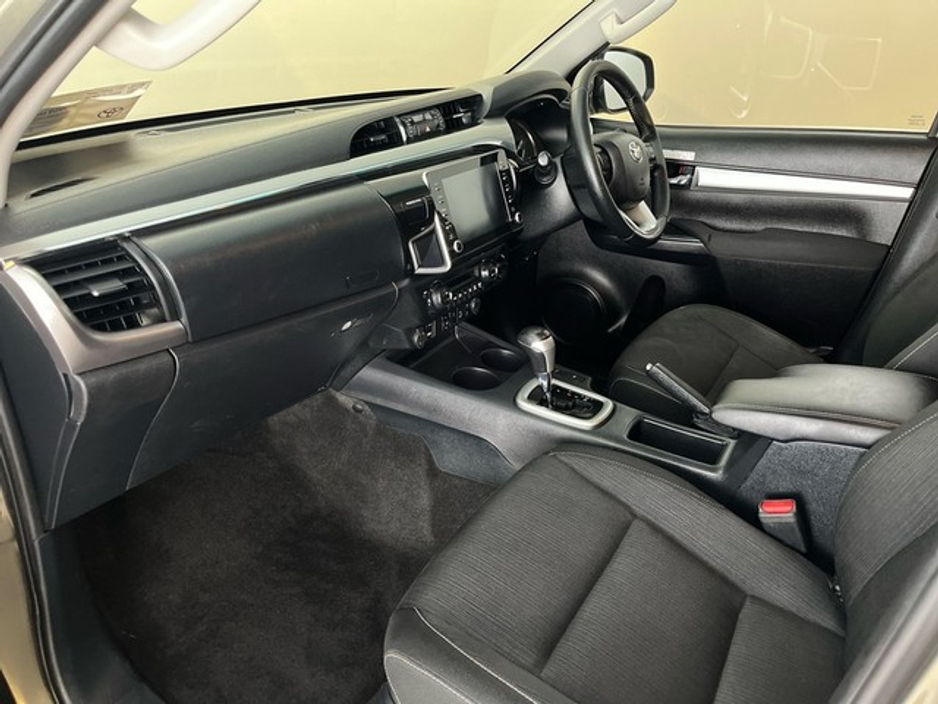 2023 Toyota Hilux - image 6
