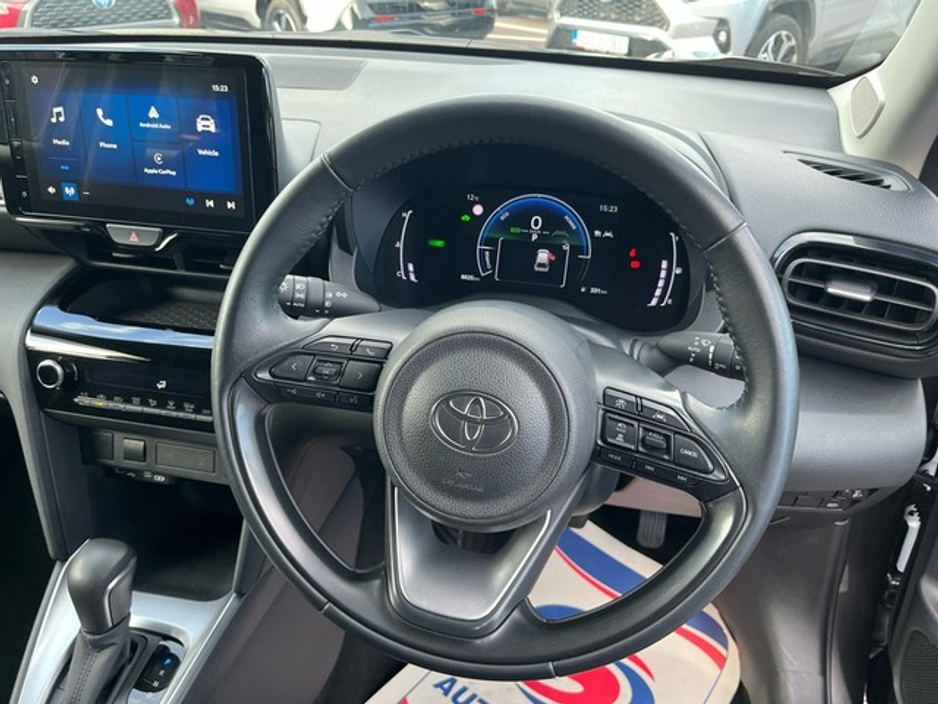 2024 Toyota Yaris Cross - image 9