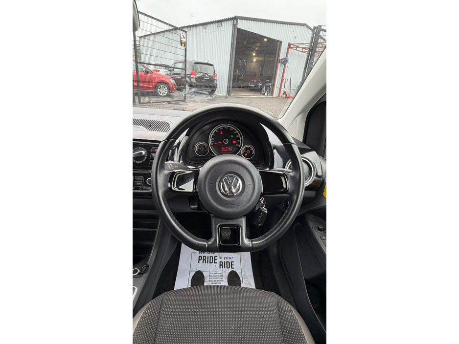 2014 Volkswagen up! - image 16