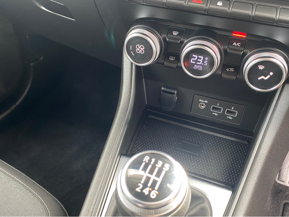 2022 Renault Captur - image 11