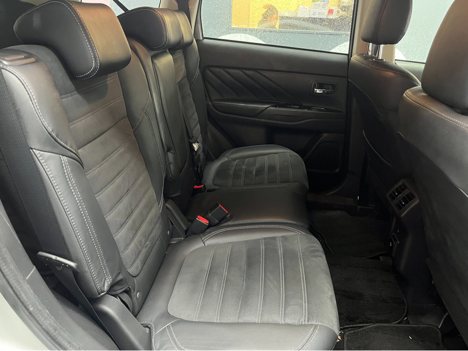 2020 Mitsubishi Outlander €23950! 2020 MITSUBISHI OUTLANDER PHEV G PLUS PACKAGE 2.4 AUTOMATIC / CRUISE CONTROL / 360° PARKING CAMERA / ELECTRIC MEMORY & HEATED SEATS / PADDLE SHIFTERS / HEATED STEERING WHEEL €23,950