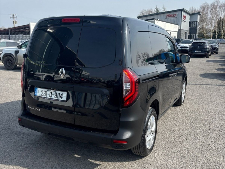 2023 Renault Kangoo - image 8