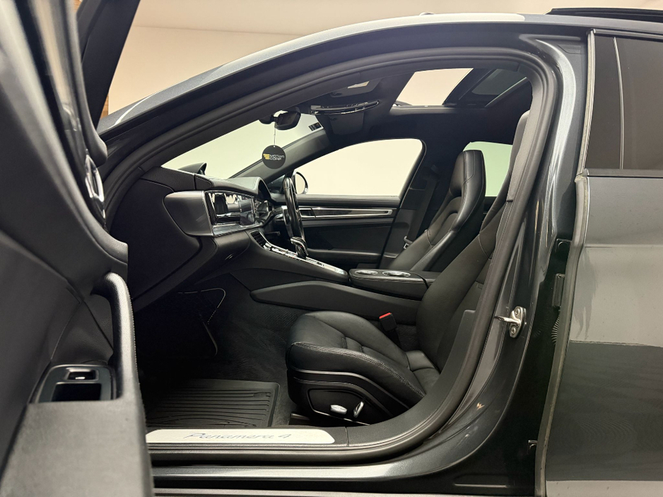 2019 Porsche Panamera - image 12