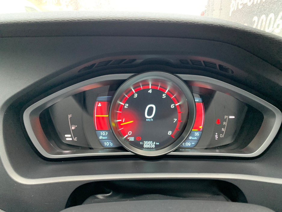 2014 Volvo V40 VOLVO V40 1.6 T4 180 BHP AUTO R-DESIGN // VERY LOW MILEAGE // EXCELLENT CONDIITION // TIMING BELT/WATE PUMP REPLACED // €9,950