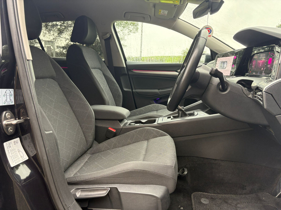 2022 Volkswagen Golf 2.0 TDI 115HP Life €23,995