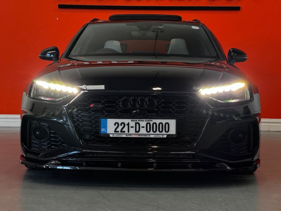 2022 Audi RS4 - image 3