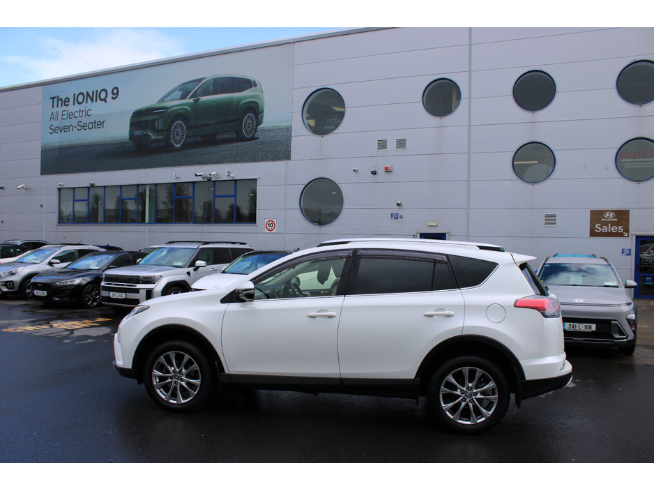 2017 Toyota Rav4 - image 2