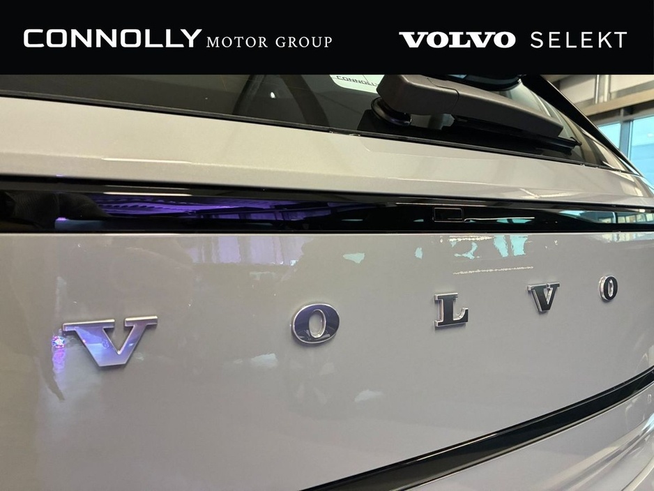 2025 Volvo EX30 - image 10