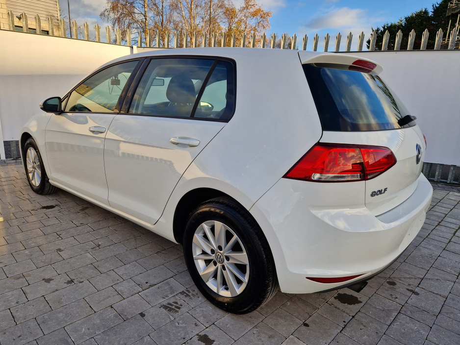 2014 Volkswagen Golf - image 9