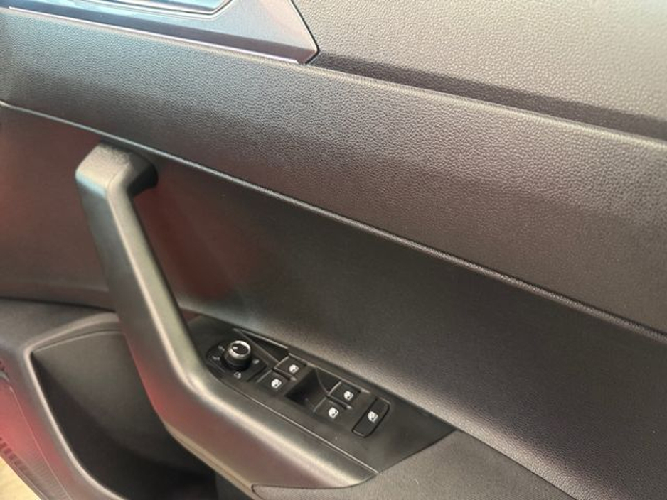 2019 Volkswagen Polo - image 12