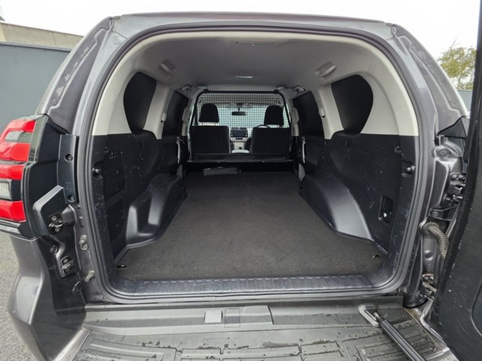 2024 Toyota Landcruiser - image 9