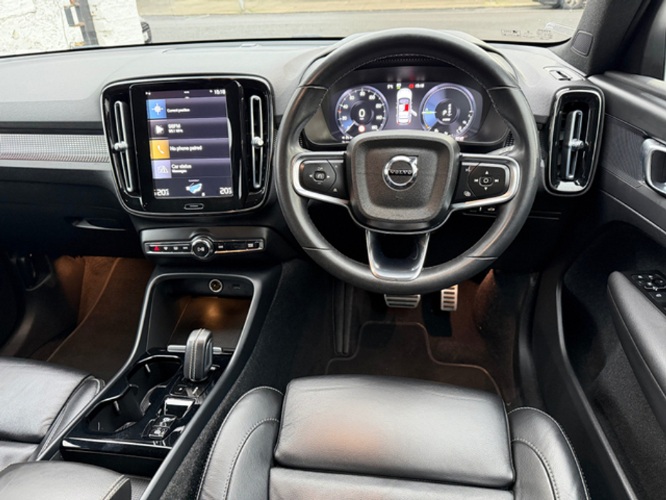 2021 Volvo XC40 - image 10
