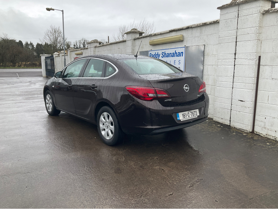 2016 Opel Astra - image 3