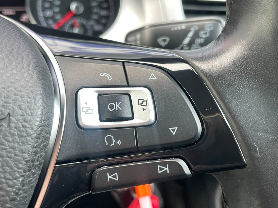 2016 Volkswagen Golf - image 16