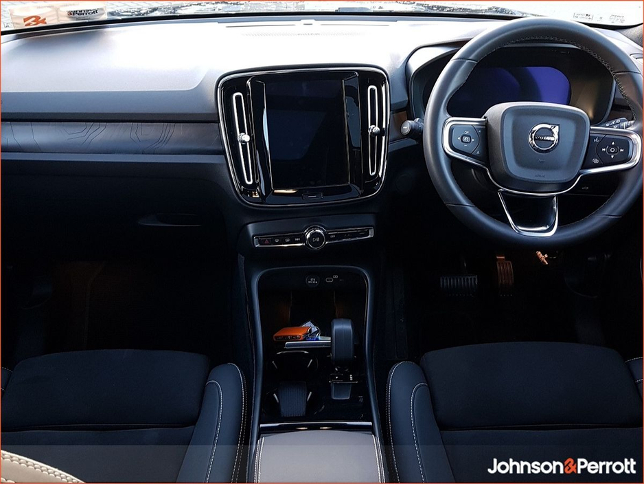 2023 Volvo XC40 BEV 231hp Ultimate (Two Year Volvo Selekt Warranty) €36,900