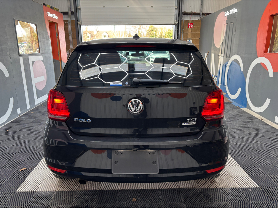 2017 Volkswagen Polo - image 3