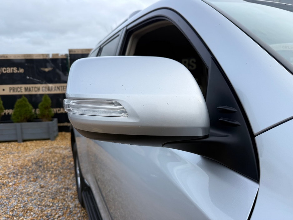 2020 Toyota Landcruiser - image 7